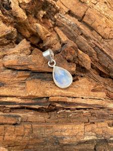 Pendentif artisanal en pierre de lune blanche, en argent Sterling 925, mini pierre précieuse, bijoux uniques et élégants, cadeau pour femmes et hommes - Product Image 5