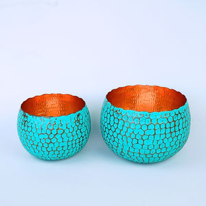 Bol en cuivre moderne avec motif en nid d'abeille Décoration intérieure élégante et pour servir des collations aux fruits ou pour les mariages - Product Image 3