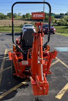 Tracteur compact 4x4 avec chargeur et pelle rétrocaveuse, mini-tracteur Kubota BX23S avec chargeur à attache rapide et godet à fixation par broches, prêt à l'exportation.