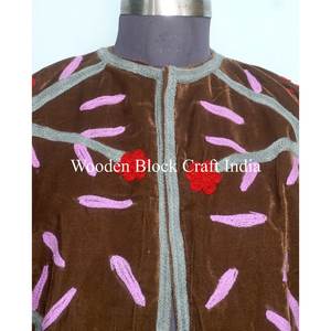 Veste en velours tricoté en coton brodé floral en gros, écologique, pour femmes, faite à la main, style suzani, manteau d'hiver ethnique pour femmes - Product Image 3