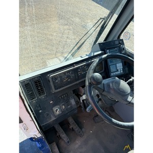 รถเครน Tadano GR-500XL ปี 2009 สำหรับพื้นที่ขรุขระ พร้อมชิ้นส่วนหลักๆ เช่น มอเตอร์ เกียร์บ็อกซ์ เครื่องยนต์ และปั๊ม - Product Image 4
