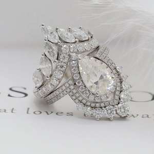 Anillo de Compromiso de Lujo con Moissanita de 3 Quilates, Corte Pera, Diseño Halo, Plata de Ley 925, Media Eternidad, Conjunto Nupcial para Mujer - Product Image 3