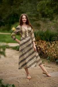 Robe portefeuille Gandaki imprimée à la main, style bohème, marron beige, décontractée, occasionnelle, rayée, pur coton, mode éthique - Product Image 5