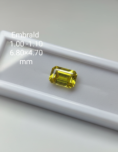 Bague de fiançailles en émeraude synthétique de laboratoire, diamant fantaisie jaune brillant, clarté VVS-VS, taille émeraude, sertie - Product Image 1