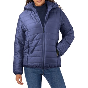 Manteaux en duvet personnalisés Veste matelassée OEM de haute qualité pour femmes avec coque brillante et rembourrage thermique - Product Image 6