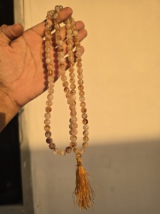 Collar Mala de 108 Cuentas de Citrino Natural Duradero al por Mayor, de 8mm, Hecho a Mano, para Oración, Meditación y Yoga, de Gujarat - Product Image 4
