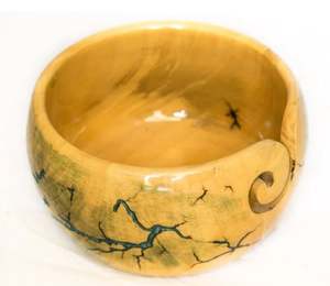 Bol en fil époxy bleu et bois Haldu artisanal Unique pour tricoter Crochet maison couture porte-bol en fil de résine - Product Image 3