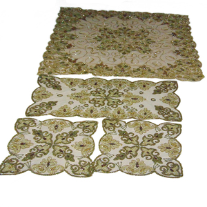 Nappe de broderie de perles faites à la main de vente chaude filet doré avec broderie de perles de tournesol Table de mariage et d'événement élégante - Product Image 1