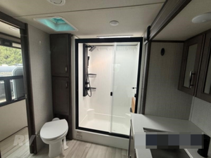 NUEVA RV G-R-A-N-D RV DESIGN S-O-L-I-T-U-D-E 280RK-R MODELO 2022 DE ALTO RENDIMIENTO DISPONIBLE PARA LA VENTA - Product Image 2