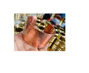 Lujo Kada latón antiguo brazalete de metal joyería hecha en India diseño grabado venta a precio de descuento - Product Image 3