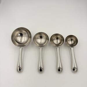 Taza Medidora de Acero Inoxidable con Acabado Espejo Plateado para una Medición Precisa de Ingredientes Secos y Líquidos en la Cocina - Product Image 4