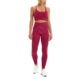 Ensemble de yoga pour femmes sur mesure de qualité supérieure, en spandex/polyester respirant et résistant, tenue de fitness 2 pièces, motif uni, logo sur le devant - Product Image 3