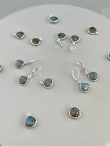 Bonne qualité Nouvelles arrivées Bague en pierre de Labradorite en argent sterling Sertissage pour femme comme meilleurs accessoires de bijoux à faible coût - Product Image 2