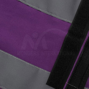 Gilet de sécurité en polyester haute visibilité avec logo personnalisable Vêtements de travail d'extérieur respirants haute visibilité avec logo en vente - Product Image 4