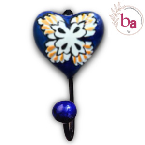 Crochet mural en carreaux de cœur en céramique bleue au design floral élégant Porte-clés Produit élégant fabriqué à la main et durable - Product Image 1