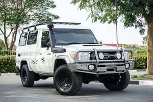 Oferta Especial: Toyota Land Cruiser Serie 70 2018 Diésel Manual con Volante a la Derecha, Conversión a Ambulancia, Barra Protectora Reforzada, Listo para Exportación - Product Image 5