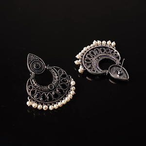 Boucles d'oreilles pendantes Design6 noires tendance - Product Image 3