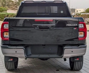 2020 Toyota Hilux Manual Transmission Dark Interior Leather Seats ACC Cruise <b>Control</b> FWD - Product Image 2