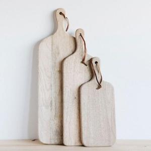 Planche à découper en bois au design rustique unique pour servir du pain au fromage et des collations lors de fêtes ou de réunions de famille - Product Image 3