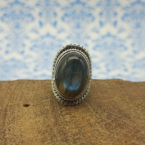 Belle bague en pierres précieuses Labradorite en argent sterling 925 faite à la main bague en Labradorite naturelle de forme ovale cadeau pour elle - Product Image 5