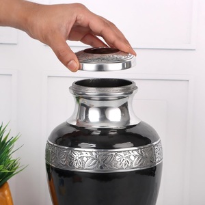 โกศและเหยือกใส่เถ้ากระดูกสำหรับผู้ใหญ่ทำจากโลหะสีเงินดำแบบกำหนดเองได้ - Product Image 5