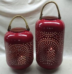 โคมไฟเคลือบโลหะตกแต่งบ้านสไตล์คลาสสิกทำมือ ที่ใส่เทียนหลากสี พร้อมหูจับทำจากปอกระเจา ขนาดสองแบบ 1 สี - Product Image 1