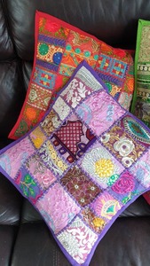 Funda de cojín India hecha a mano con patchwork y bordado, lentejuelas recicladas, decoración del hogar, sala de estar, decoración étnica Boho - Product Image 5