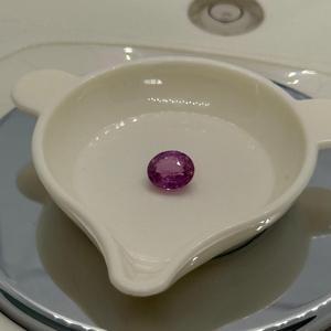 พลอยสีชมพูแซฟไฟร์ธรรมชาติขัดเงาขัดเงาตัดด้วยความร้อนทรงรีเรียบสำหรับการทำเครื่องประดับที่ละเอียด - Product Image 1