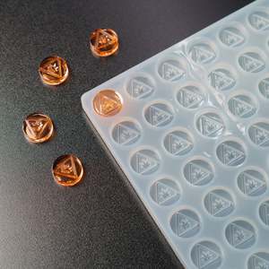 Molde Redondo para Confitería de Uso Industrial, 140 Cavidades, Formato con Símbolos en Relieve, para Dulces Comerciales - Product Image 1