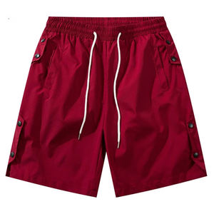 Achetez de nouveaux shorts bermuda pour hommes en polyester rouge uni, séchage rapide, taille à cordon, style décontracté avec poches - Product Image 1