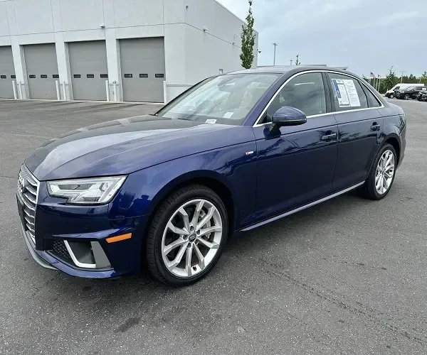 품질 저렴한 가격 AUDI A4 프리미엄 플러스 안개 조명 AWD 키리스 항목 세단 LED 브레이크 라이트 전체 옵션 중고차