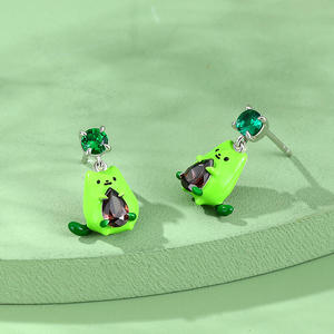 Boucles d'oreilles pendantes en émail Jeulia Hug Me Avocado Cat en argent sterling, cadeau en forme d'animal - Product Image 6