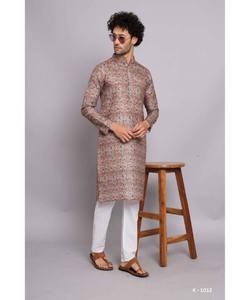 KURTA DE SEDA ATRACTIVA PARA HOMBRE CON PANTALÓN POLO y ESTAMPADO BORDADO TRABAJO KOTI PINK Achkan Bandhgala Sherwani - Product Image 5