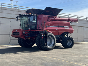 Compre una Cosechadora Case IH 8240 de Calidad a Bajo Precio, Equipo Agrícola Resistente para Cultivo y Cosecha en Terrenos Agrícolas - Product Image 4