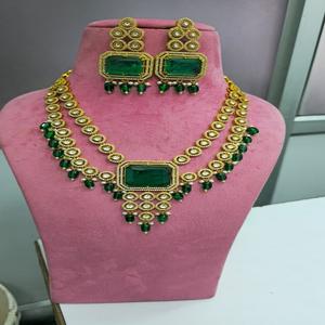 Collar de Primera Calidad con Hermosos Aretes que Complementan Todos los Atuendos, Conjunto de Collar en Capas, Perfecto para Bodas y Fiestas - Product Image 1