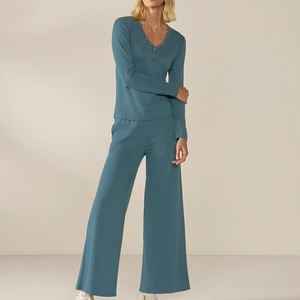 Completo <span class=keywords><strong>da</strong></span> <span class=keywords><strong>Notte</strong></span> <span class=keywords><strong>da</strong></span> Donna a Maniche Lunghe in Cotone Pima, Set Camicia Henley e Pantaloni, Pigiama in Jersey Organico - Product Image 4