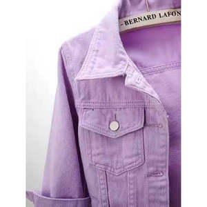 Giacca di jeans corta colorata con decorazioni a bottoni, design crop top alla moda - Product Image 6