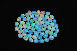 Opale éthiopienne unique en cabochon - Pierre d'opale arc-en-ciel bleu brillant - Forme ovale 6x4mm - Pierre précieuse d'opale à prix de gros - Product Image 3