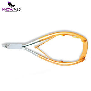 Coupe-ongles de qualité médicale pour ongles épais, couleur dorée, en acier inoxydable chirurgical, ouverture large, par INNOVAMED - Product Image 3