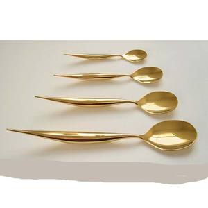 Ensemble de serveurs à salade en métal argenté poli avec poignée décorative longue et pointue en forme de miroir de qualité supérieure au Portugal - Product Image 5