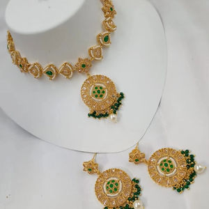 ENSEMBLE DE BIJOUX INDIENS TRADITIONNELS ET À LA MODE EN CUIVRE ENSEMBLE DE BIJOUX DE MARIAGE POUR FEMMES BOUCLES D'OREILLES ET COLLIER - Product Image 1