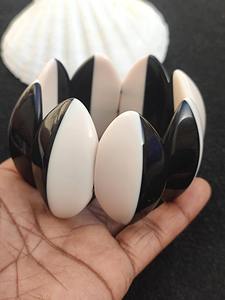 Bracelet de mariage écologique fait à la main en acrylique de couleur naturelle de conception personnalisée - Product Image 3