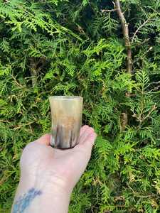 Vaso de Vidrio Corto de Alta Calidad con Diseño Único y Construcción Resistente para Interiores Rústicos y Vintage a un Precio Accesible - Product Image 6