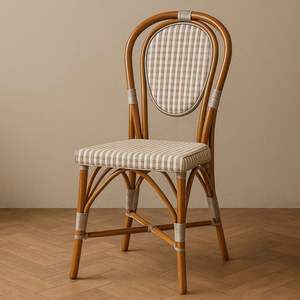 Diseño único de silla de ratán con construcción duradera para uso en interiores y exteriores - Product Image 4