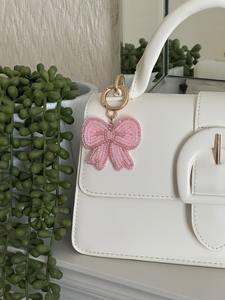 Porte-clés brodé fait main personnalisé LSU avec breloque de sac à main et anneau porte-clés, un excellent cadeau personnalisé avec fermeture éclair, provenant d'Inde - Product Image 3