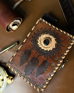 Diario de Cuero Hecho a Mano con Pluma de Piedra, Cuadernos de Bocetos, Venta al por Mayor, Personalizado con Papel Vintage de Borde Deshilachado - Product Image 1