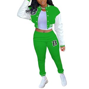 Ensemble de vestes universitaires vertes pour femmes en 100% avec écussons en laine Travail sur mesure Survêtements en laine élégants pour femmes - Product Image 6