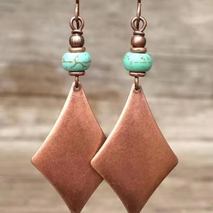 Boucles d'oreilles en cuivre fabriquées à la main les plus vendues avec un design antique élégant et parfaites pour les mariages, les festivals et les fêtes - Product Image 1