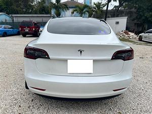 Tesla Model 3 2023, propulsion arrière, toit panoramique en verre, moteur électrique simple, berline automatique - Product Image 3