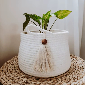 Macetero de Macramé Estilo Bohemio para Decoración de Sala de Estar, Crea un Ambiente Relajado y Natural en el Hogar - Product Image 1